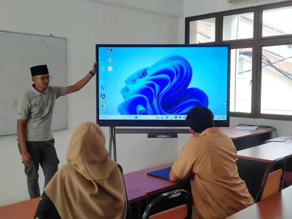 ARV100-smartboard-65-Awqaf-Holding-(KITAB)-006