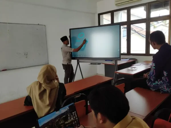 ARV100-smartboard-65-Awqaf-Holding-(KITAB)-009