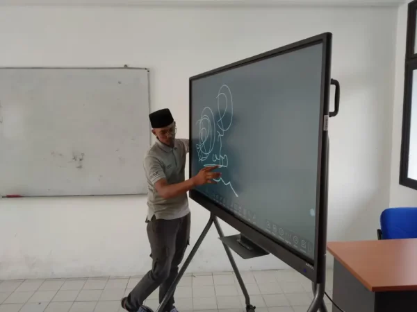 ARV100-smartboard-65-Awqaf-Holding-(KITAB)-011