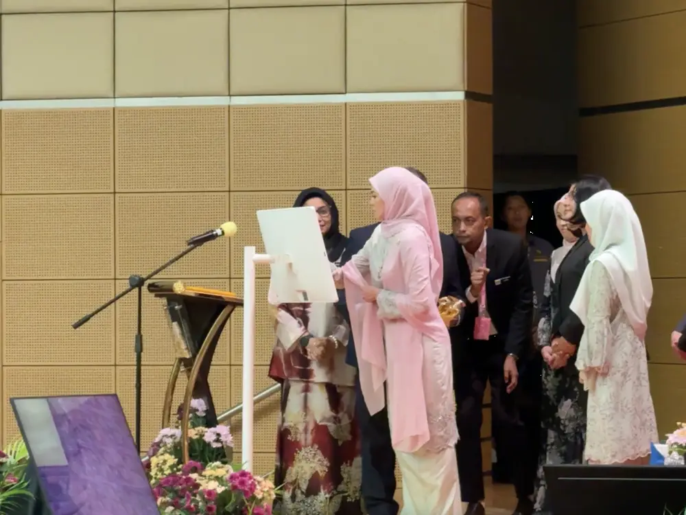 Arvia FlipTouch Powers Royal Digital Ceremony at ASEAN Fabrics Symposium 2025