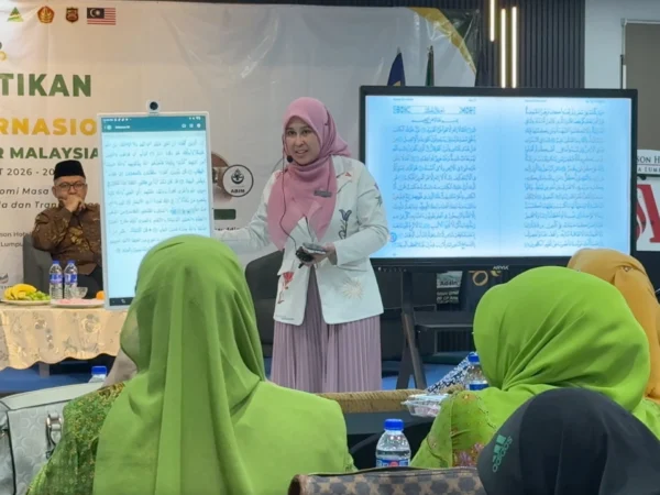Arvia AI Smartboard Fliptouch - Seminar Internasional PC GP Ansor Malaysia israk solutions