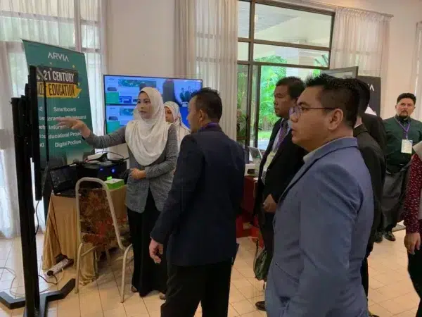 EVENT-13TH-INTERNASIONAL-EDU-TECHTouch_screen_monitor-008