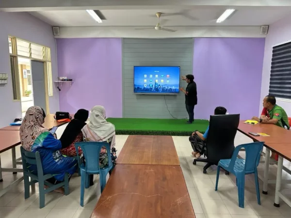 INSTALLATION-TRAINING-SMARTBOARD-SK-ISMAIL-1-MUAR-00000001