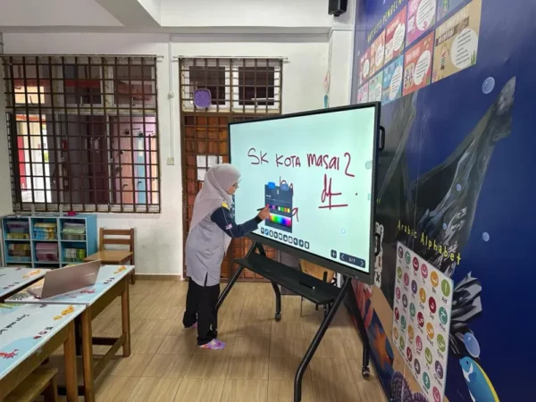 INSTALLATION-TRAINING-SMARTBOARD-SK-KOTA-MASAI-2 -000000000001
