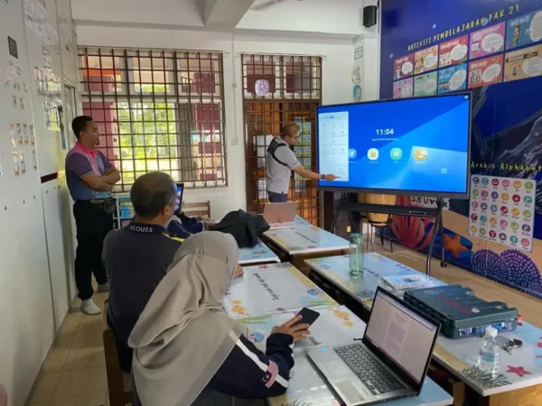 INSTALLATION-TRAINING-SMARTBOARD-SK-KOTA-MASAI-2 -000000000004