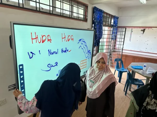 INSTALLATION-TRAINING-SMARTBOARD-SMK-SEMENCHU -000000000005