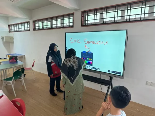 INSTALLATION-TRAINING-SMARTBOARD-SMK-SEMENCHU -000000000006