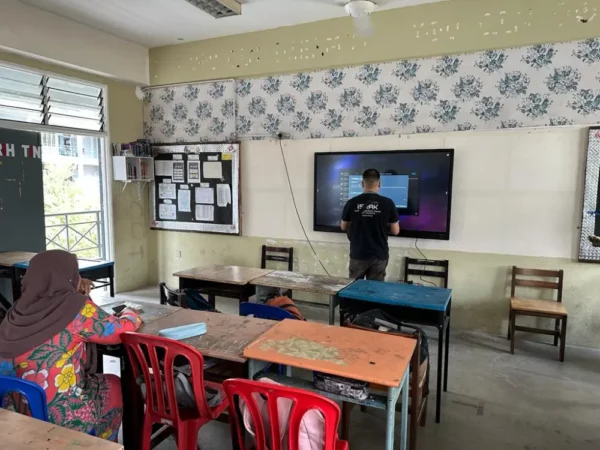 Installation_Smartboard_ARV200_SMK Saujana Utama_12