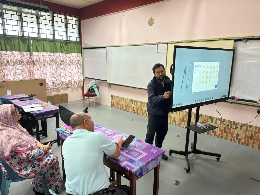Interactive Smartboard in Malaysian Classroom