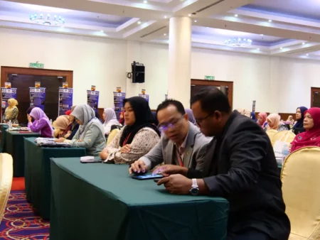 Kolokium-Pendidikan-Smartboard-Windows-and-Android-Hotel Oriental-Crystal-2023-007