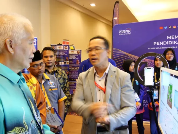Kolokium-Pendidikan-Smartboard-Windows-and-Android-Hotel Oriental-Crystal-2023-016