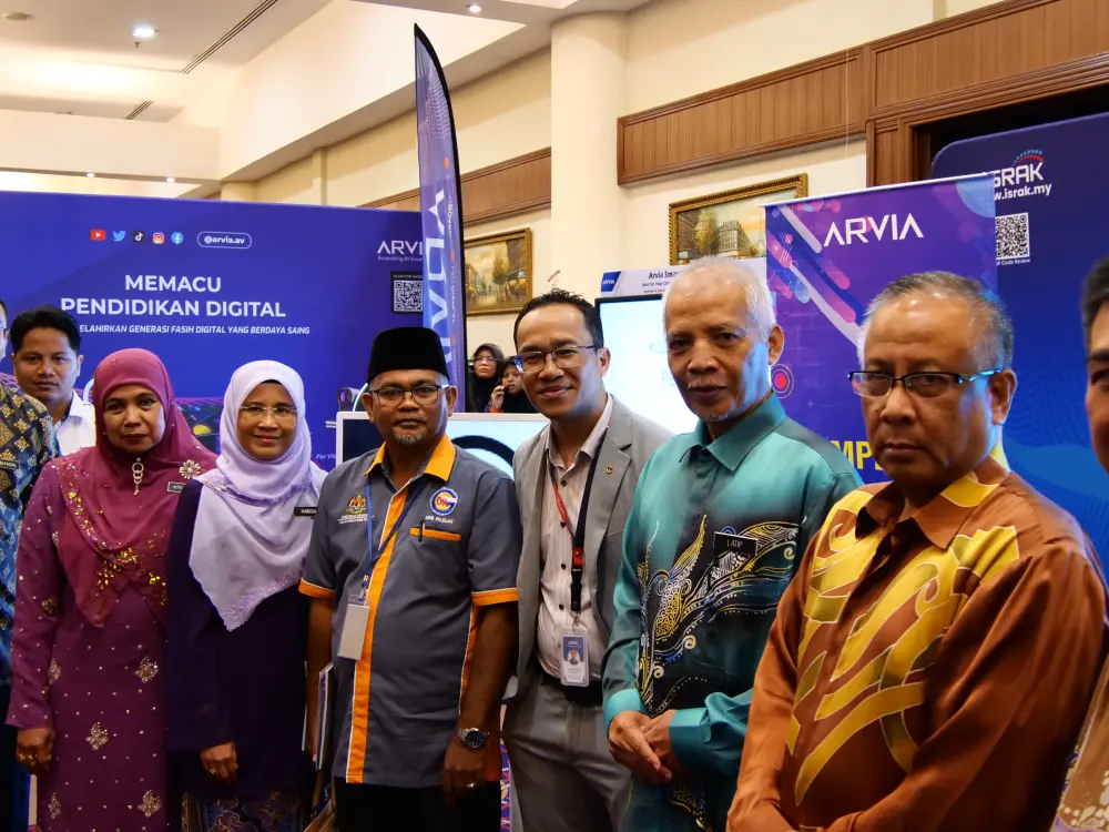 Unveiling Digital Learning Advancements at the Kolokium Pendidikan 2023