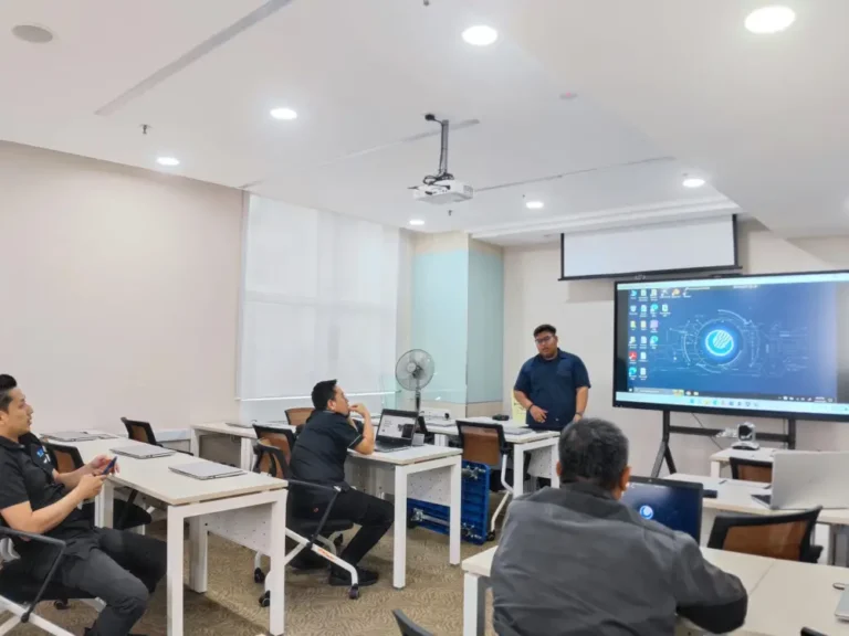 Enhancing Learning At Oum Petaling Jaya With The Arv100 Smartboard From Israk Solutions OUM-Petaling-Jaya-Smartboard-ARV100--005