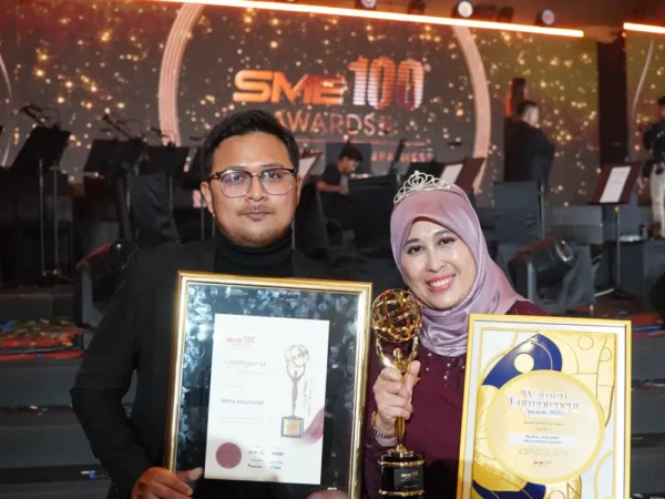 SME100 Award-arvia-solutions-0001