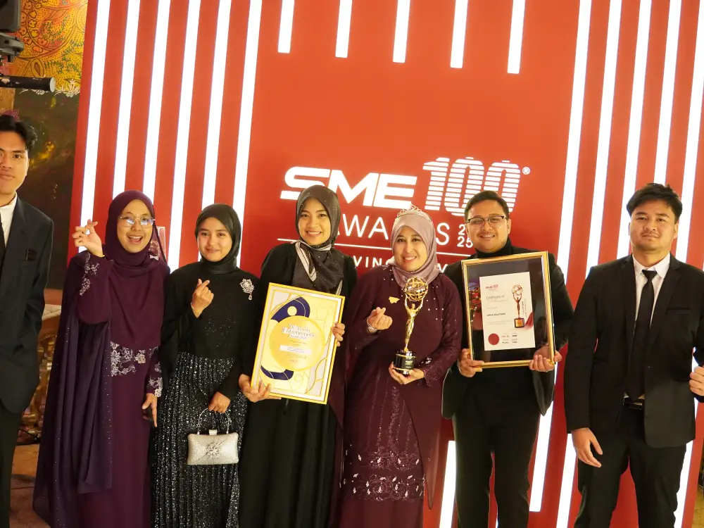 Israk Solutions Honoured with SME100 Award 2025 for Business Excellence and Innovation