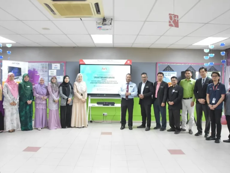 Smartboard ARV100 MOU SSTP Johor ACE 005