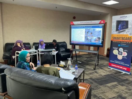 Smartboard-ARV100-UiTM-Puncak-Alam-k-Semanis-23-002