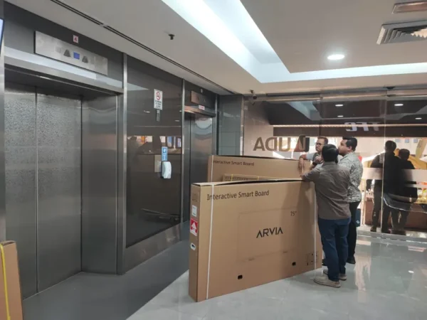 Smartboard-arv100-75-UDAHoldings-(CSI Leasing)-004