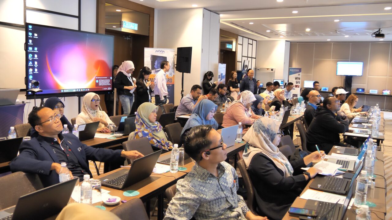 Empowering Smart Learning And Teaching With Integrated Intel Technology &Amp;Amp; Israk Solutions Technology-Update-Intel-Arvia-Israk (4)
