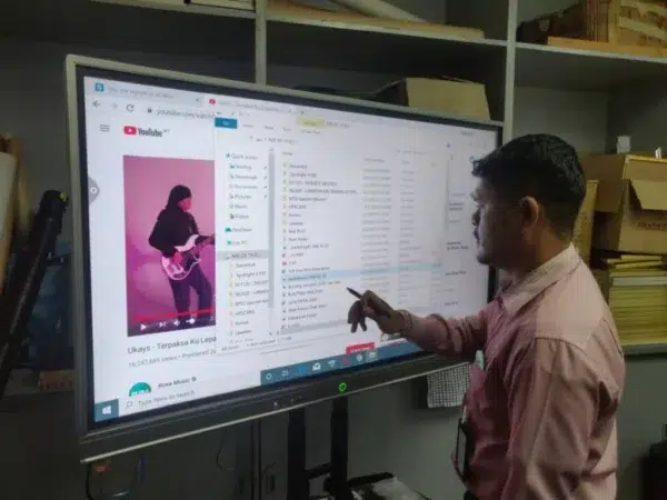 agensi-angkasa-malaysia-mysa-interactive-smartboard-006
