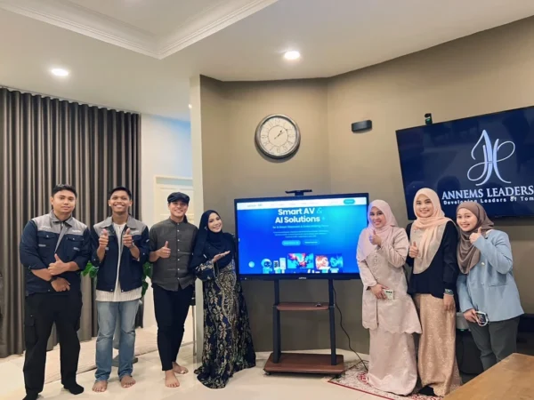 AI Smartboard Replaces Projector Setup at Annems Leadership