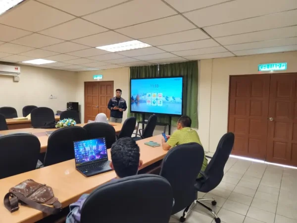 ai smartboard institusi tahfiz al-quran sabah arvia solutions israk solutions
