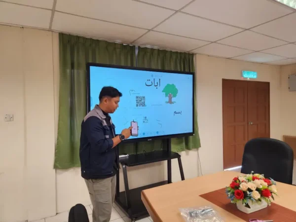 ai smartboard institusi tahfiz al-quran sabah arvia solutions israk solutions