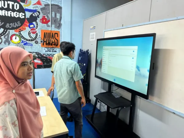 ai smartboard kolej vokasional sultan haji ahmad shah (KV SHAS) arvia solutions israk solutions