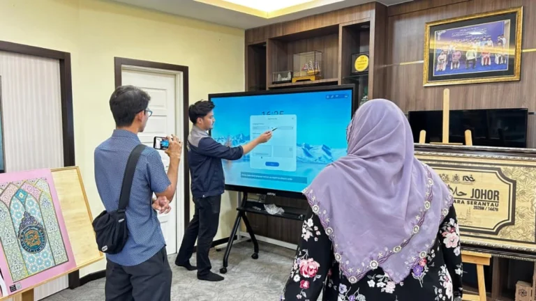 ai smartboard majlis agama islam negeri johor israk solutions arvia solutions