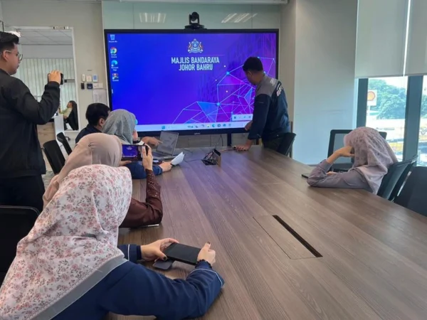 ai smartboard majlis bandaraya johor bahru mbmb israk solutions arvia solutions