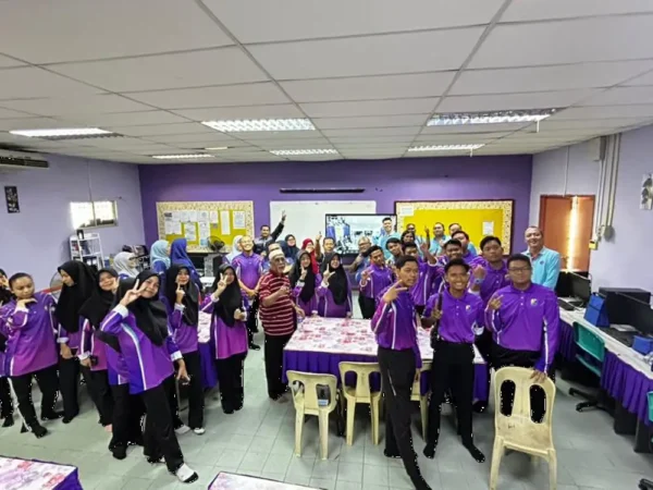 ai smartboard malaysia smk lubok china arvia solutions