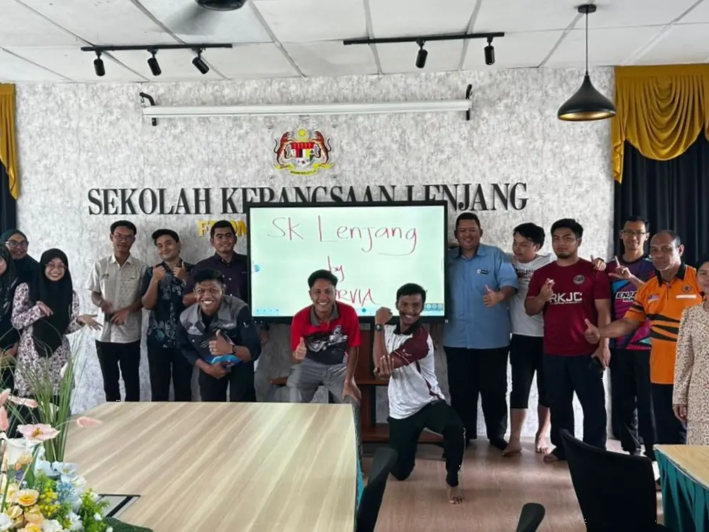 Smartboard Empowers Orang Asli Community Education at SK Lenjang