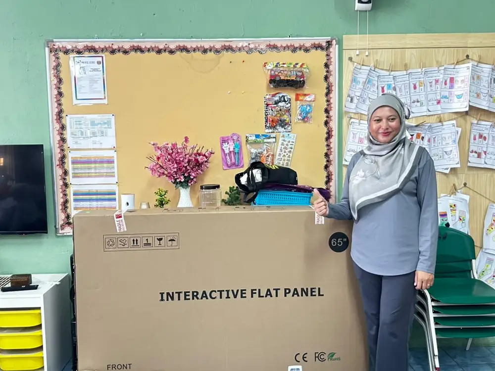 AI Smartboard Arrives at SK Pulau Meranti for Digital Learning