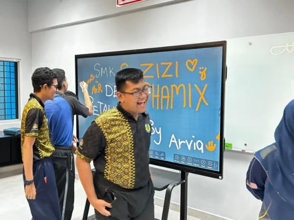 ai smartboard smk desa petaling israk solutions arvia solutions