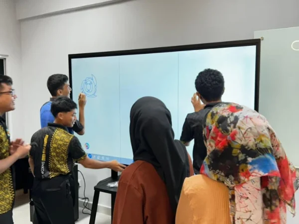 ai-smartboard-smk-desa-petaling-israk solutions-arvia-solutions (4)