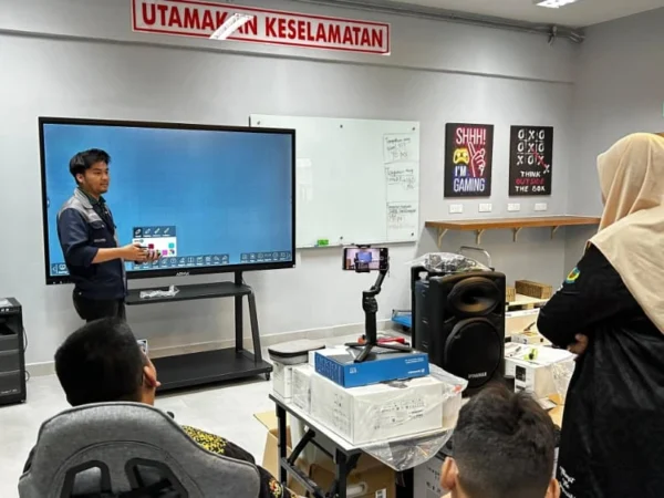 ai smartboard smk desa petaling israk solutions arvia solutions