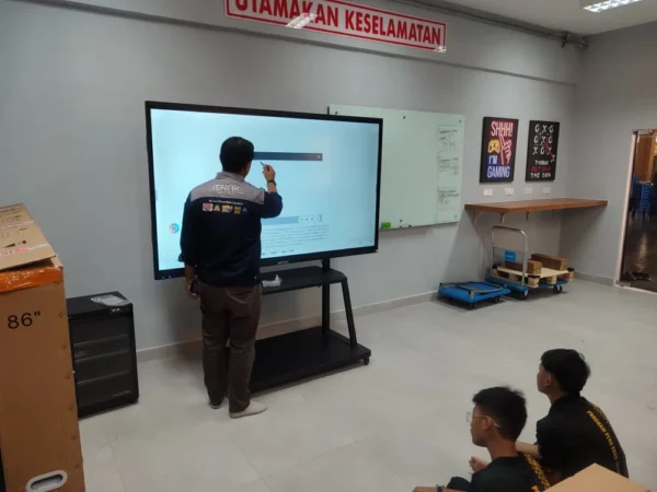 ai smartboard smk desa petaling israk solutions arvia solutions
