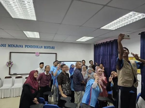ai smartboard smk sungai burong arvia solutions israk solutions