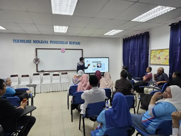 ai smartboard smk sungai burong arvia solutions israk solutions