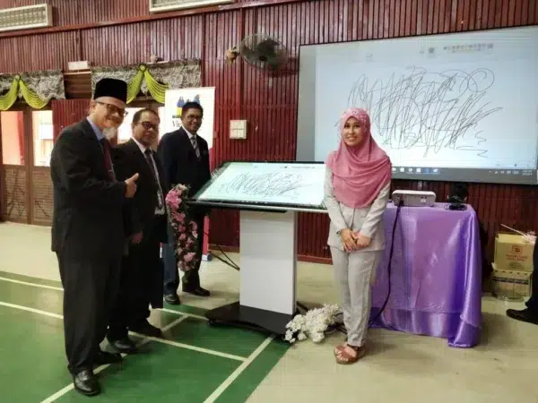 anugerah-pembestarian-sekolah-aps-interactive-whiteboard-010