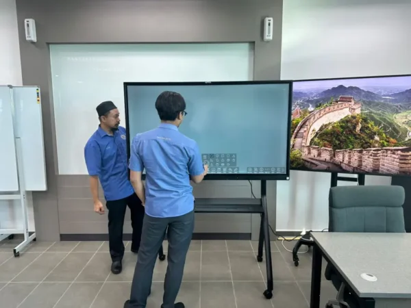 ARV100-65 Smartboard Installation at Majlis Bandaraya Iskandar Puteri.