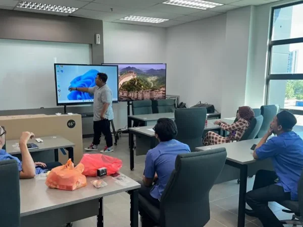 ARV100-65 Smartboard Installation at Majlis Bandaraya Iskandar Puteri.