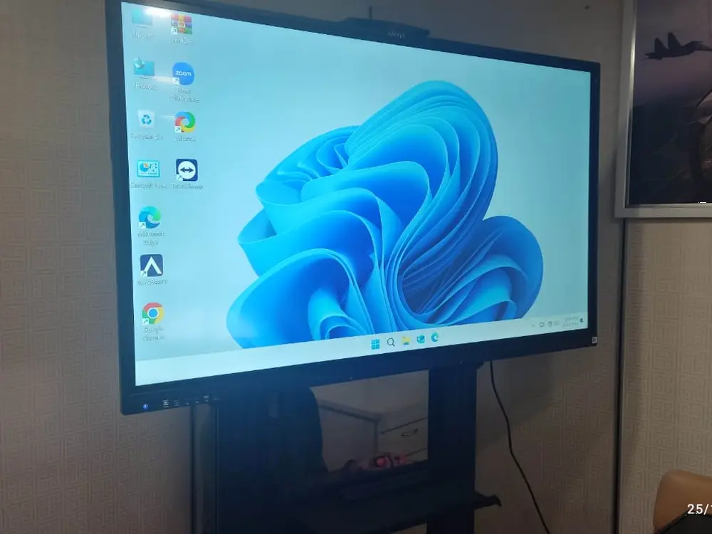 Project ATSC: Expanding Collaborative Excellence with the ARV100-65 Windows Smartboard