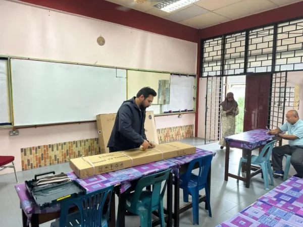 Wakaf Penang ARV200 Smartboard in a classroom setting.