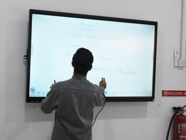 arvia ai smartboard akademi mahfaa autisme center israk solutions