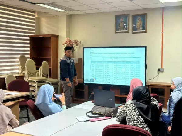 AI smartboard running Windows OS with AutoCAD in a Putrajaya secondary school classroom