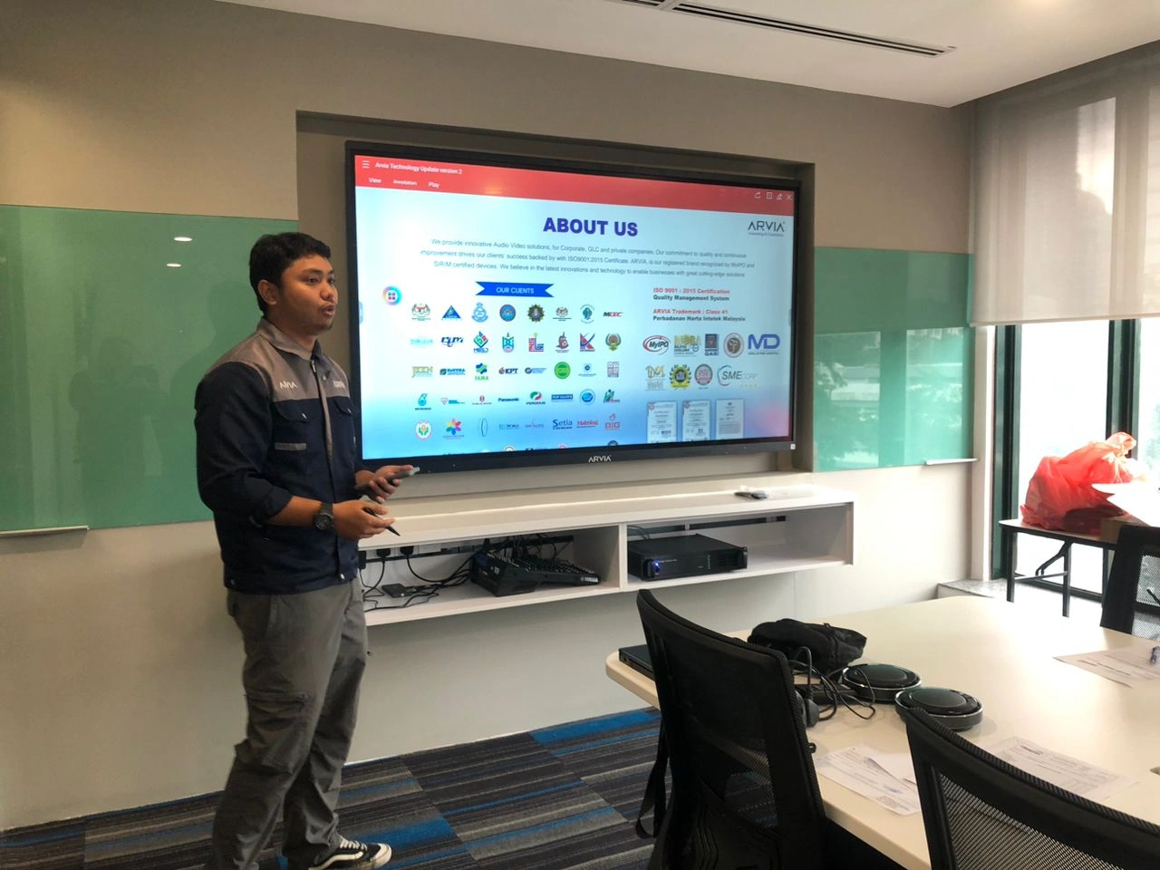 Israk Solutions Delivers a Smart Meeting Room at Medivest with the ARVIA ARV600 Smartboard