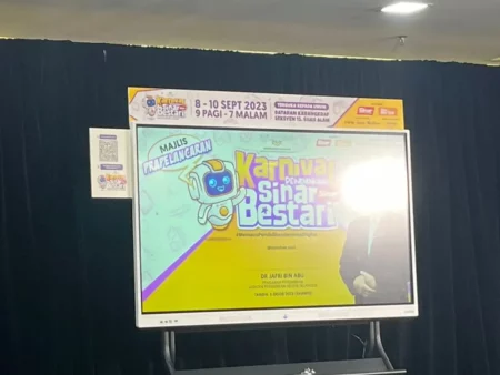 arvia-smartboard-and-flip-touch-pre-launch-karnival-pendidikan-sinar-bestari-004