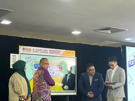 arvia-smartboard-and-flip-touch-pre-launch-karnival-pendidikan-sinar-bestari-007