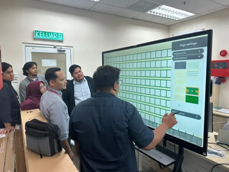 Empowering Cybersecurity Malaysia With The Arv100-75 Smartboard For Enhanced Collaboration arvia smartboard arv100-75 cybersecurity putrajaya malaysia